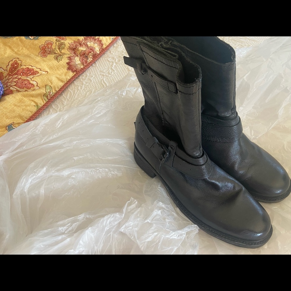 Nugget black leather boots  womens size 8
